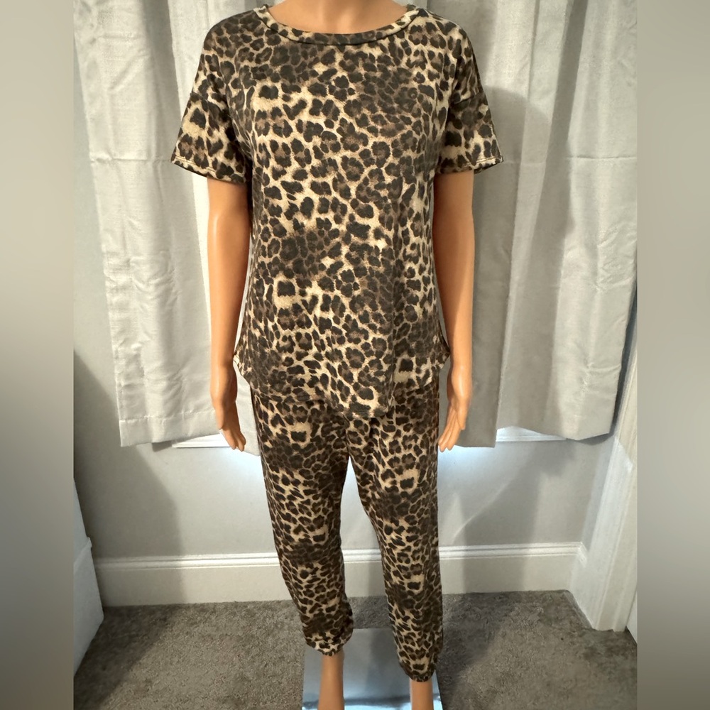 Cool Carole Christian size S lbs k brown animal print pajama lounge set NWOT